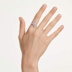 Anillo con motivo Ariana Grande X Swarovski, cortes mixtos, libélula, multicolor, chapado en rodio Anillo con motivo Ariana Grande X Swarovski, cortes mixtos, libélula, multicolor, chapado en rodio