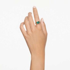 Anillo de cóctel Stilla, corte rectangular, verde, chapado en tono dorado Anillo de cóctel Stilla, corte rectangular, verde, chapado en tono dorado