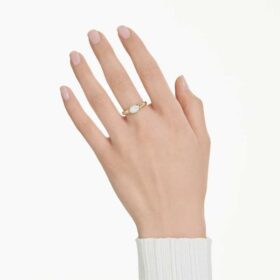 Anillo Dextera con cortes variados, blanco, chapado en tono dorado Anillo Dextera con cortes variados, blanco, chapado en tono dorado