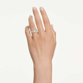 Anillo Hyperbola con cortes mixtos, blanco, acabado plateado Anillo Hyperbola con cortes mixtos, blanco, acabado plateado