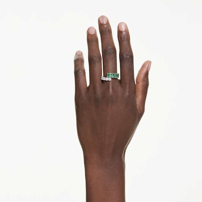 Anillo Matrix con cortes mixtos, verde, chapado en rodio Anillo Matrix con cortes mixtos, verde, chapado en rodio