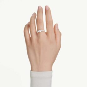 Anillo Stilla Attract de corte redondo, blanco, acabado plateado