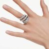 Anillo «Swan» de la colección Vienna, blanco, chapado en rutenio Anillo «Swan» de la colección Vienna, blanco, chapado en rutenio