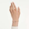 Brazalete Chroma con cortes variados, multicolor, chapado en tono dorado