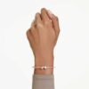 Brazalete Mesmera con cortes variados, blanco, chapado en tono oro rosa Brazalete Mesmera con cortes variados, blanco, chapado en tono oro rosa