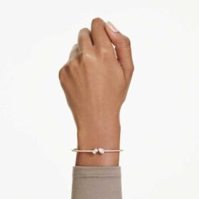 Brazalete Mesmera con cortes variados, blanco, chapado en tono oro rosa