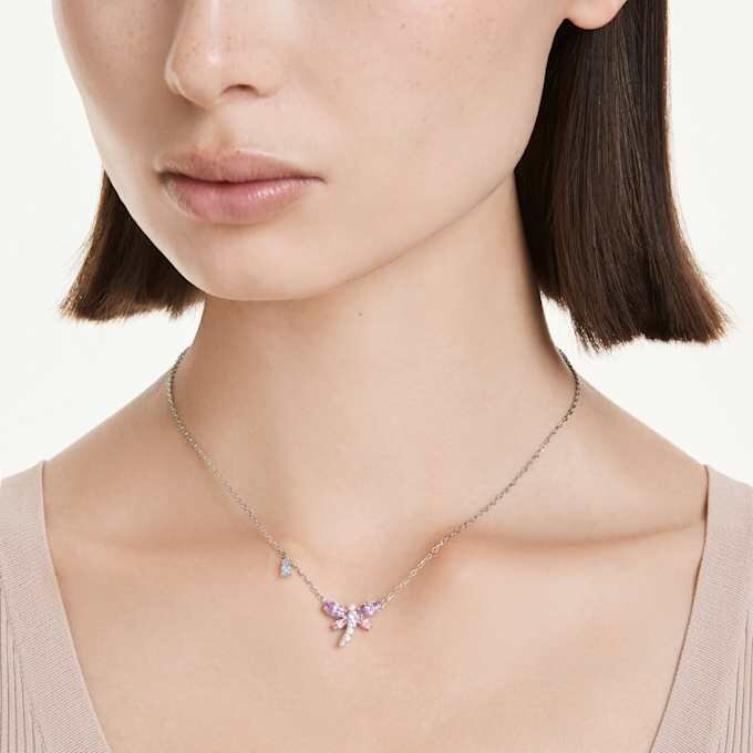 Colgante Ariana Grande X Swarovski con cortes variados, libélula, multicolor, chapado en rodio Colgante Ariana Grande X Swarovski con cortes variados, libélula, multicolor, chapado en rodio