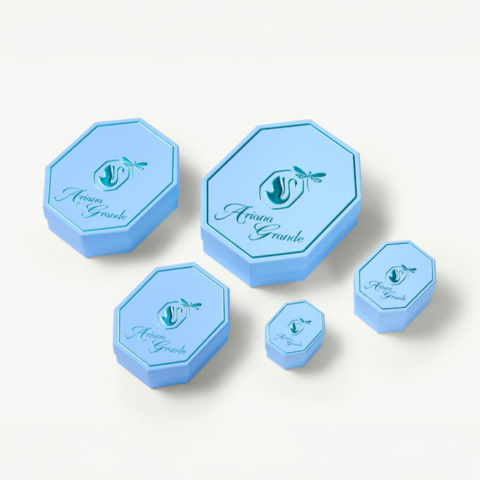 Pendientes colgantes Ariana Grande x Swarovski con «ear jacket» y cortes variados: libélula, flor, multicolor, chapados en rodio Pendientes colgantes Ariana Grande x Swarovski con «ear jacket» y cortes variados: libélula, flor, multicolor, chapados en rodio