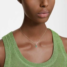 Colgante Chroma con corte en pera, verde, chapado en tono dorado