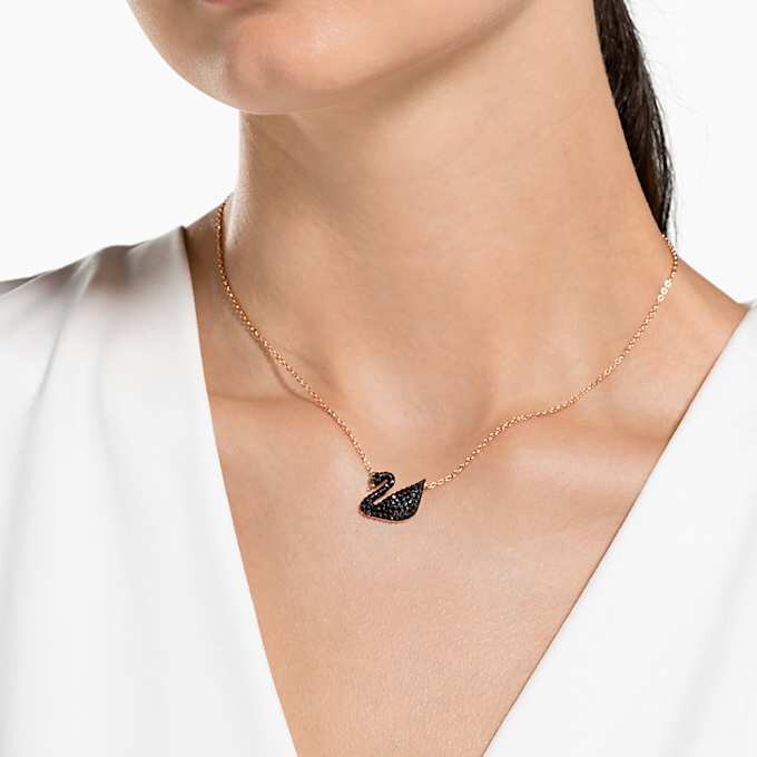 Colgante de cisne, negro, chapado en tono oro rosa Colgante de cisne, negro, chapado en tono oro rosa