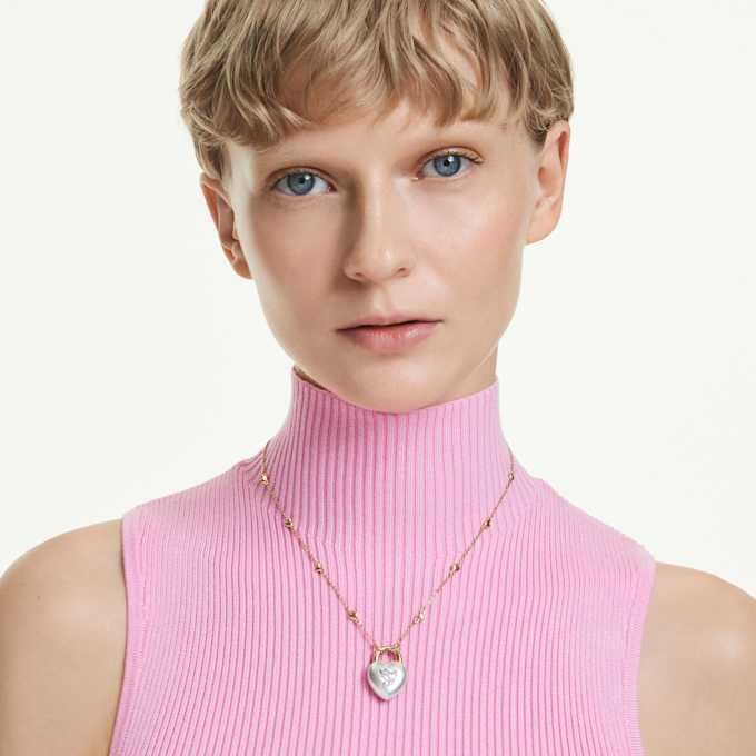 Colgante Idyllia con cortes mixtos, forma de corazón, blanco, chapado en tono dorado Colgante Idyllia con cortes mixtos, forma de corazón, blanco, chapado en tono dorado