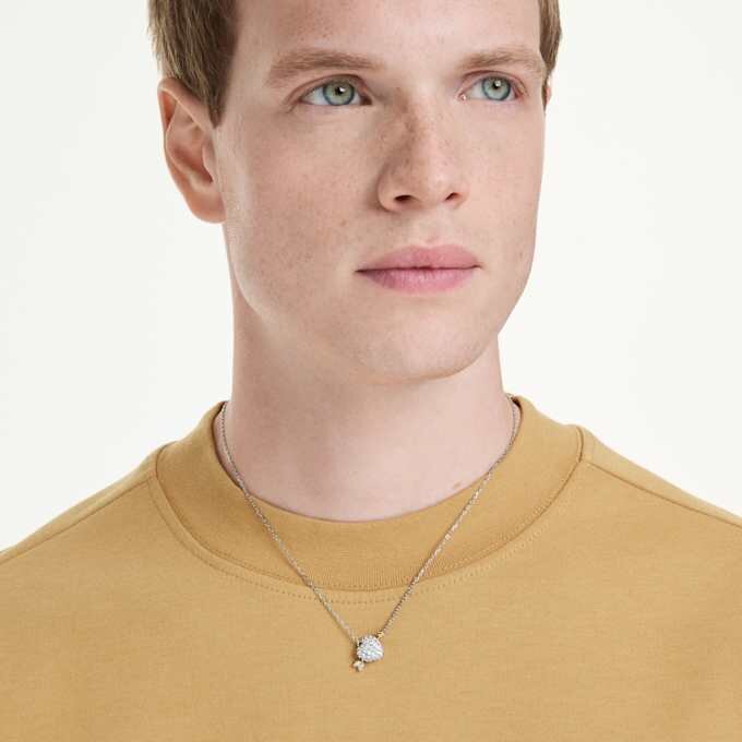 Colgante Idyllia con cortes variados, corazón con flecha, blanco, acabado en metales mixtos Colgante Idyllia con cortes variados, corazón con flecha, blanco, acabado en metales mixtos