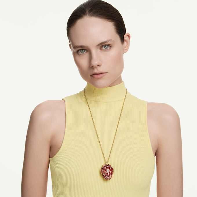 Colgante Idyllia con cortes variados, fresa, rojo, chapado en tono dorado Colgante Idyllia con cortes variados, fresa, rojo, chapado en tono dorado