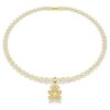 Colgante Idyllia con cortes variados, osito, tono dorado, chapado en tono dorado Colgante Idyllia con cortes variados, osito, tono dorado, chapado en tono dorado