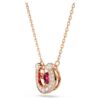 Colgante Symbolica de corte redondo, pavé, herradura, rojo, chapado en oro rosa Colgante Symbolica de corte redondo, pavé, herradura, rojo, chapado en oro rosa