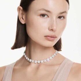 Collar Ariana Grande x Swarovski: corte redondo, flor, blanco, chapado en rodio