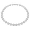 Collar Ariana Grande x Swarovski: corte redondo, flor, blanco, chapado en rodio Collar Ariana Grande x Swarovski: corte redondo, flor, blanco, chapado en rodio