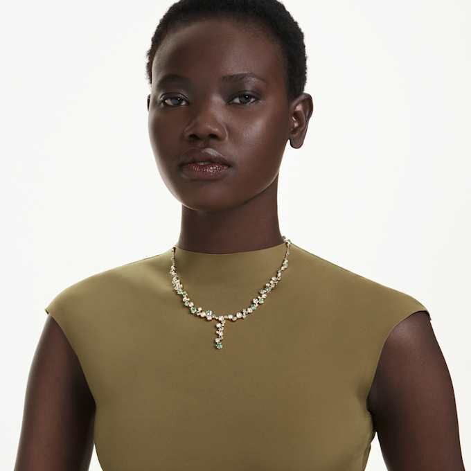 Collar Constella Y con cortes variados, verde, chapado en tono dorado Collar Constella Y con cortes variados, verde, chapado en tono dorado