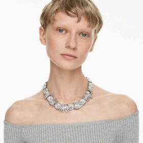 Collar «Feather» de la Colección Viena, blanco, chapado en rutenio Collar «Feather» de la Colección Viena, blanco, chapado en rutenio