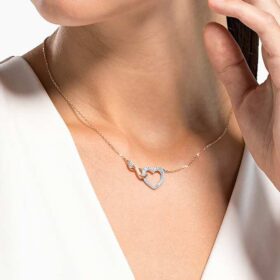 Collar Hyperbola con símbolo de Infinity y corazón, blanco, acabado en metales mixtos