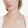 Collar Imber con cortes variados, blanco, chapado en tono dorado Collar Imber con cortes variados, blanco, chapado en tono dorado