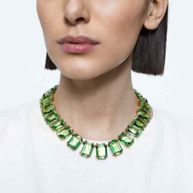 Collar Millenia con cristales extragrandes, talla octogonal, verde, chapado en tono dorado Collar Millenia con cristales extragrandes, talla octogonal, verde, chapado en tono dorado
