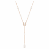 Collar Symbolica en forma de Y con perlas de cristal, pavé, herradura, blanco, chapado en tono oro rosa Collar Symbolica en forma de Y con perlas de cristal, pavé, herradura, blanco, chapado en tono oro rosa