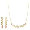 Conjunto Constella con cortes variados, multicolor, chapado en tono dorado Conjunto Constella con cortes variados, multicolor, chapado en tono dorado