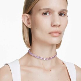 Gargantilla Millenia con corte octogonal, morada, chapada en tono dorado