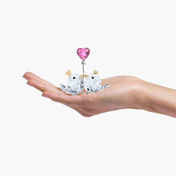 Pajaritos enamorados con corazón rosa Pajaritos enamorados con corazón rosa