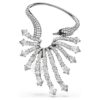 Pendiente tipo «ear cuff» de la Colección Viena: cisne, blanco, chapado en rutenio