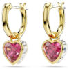 Pendientes colgantes Chroma con forma de corazón, rojos, chapados en tono dorado Pendientes colgantes Chroma con forma de corazón, rojos, chapados en tono dorado