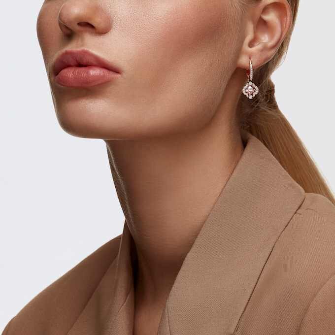 Pendientes colgantes «Clover» de Una, rosa, chapados en tono oro rosa Pendientes colgantes «Clover» de Una, rosa, chapados en tono oro rosa