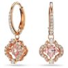 Pendientes colgantes «Clover» de Una, rosa, chapados en tono oro rosa Pendientes colgantes «Clover» de Una, rosa, chapados en tono oro rosa
