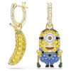 Pendientes colgantes de los Minions Stuart y Banana con pavé, mini, multicolores, chapados en tono dorado Pendientes colgantes de los Minions Stuart y Banana con pavé, mini, multicolores, chapados en tono dorado