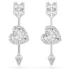 Pendientes colgantes Idyllia con cortes variados, corazón con flecha, blancos, chapados en rodio Pendientes colgantes Idyllia con cortes variados, corazón con flecha, blancos, chapados en rodio