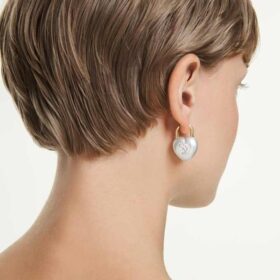 Pendientes colgantes Idyllia con cortes variados, forma de corazón, blancos, chapados en tono dorado