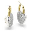 Pendientes colgantes Idyllia con cortes variados, forma de corazón, blancos, chapados en tono dorado Pendientes colgantes Idyllia con cortes variados, forma de corazón, blancos, chapados en tono dorado