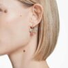 Pendientes colgantes Idyllia con cortes variados, pavé, mariposa, multicolor, chapado en tono dorado Pendientes colgantes Idyllia con cortes variados, pavé, mariposa, multicolor, chapado en tono dorado
