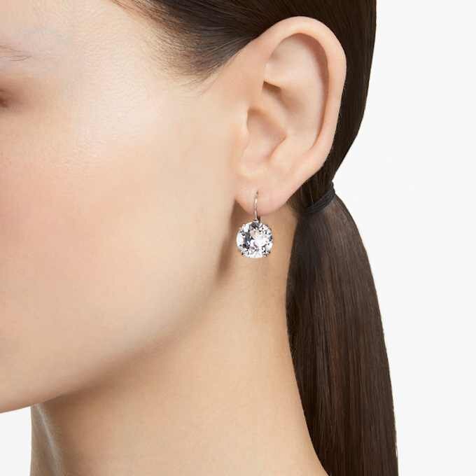 Pendientes colgantes Millenia de corte redondo, blancos, chapados en rodio Pendientes colgantes Millenia de corte redondo, blancos, chapados en rodio