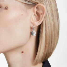 Pendientes colgantes Swan Swan, negro, acabado en metales mixtos Pendientes colgantes Swan Swan, negro, acabado en metales mixtos