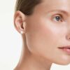 Pendientes de botón «Eternity» con diamantes cultivados en laboratorio, 2,0 quilates en total, forma redonda, oro blanco de 14K Pendientes de botón «Eternity» con diamantes cultivados en laboratorio, 2,0 quilates en total, forma redonda, oro blanco de 14K