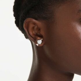 Pendientes de botón Idyllia con cortes variados, corazón con flecha, blancos, acabado en metales mixtos