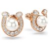 Pendientes de botón Symbolica con perla de cristal, pavé, herradura, blancos, chapados en tono oro rosa Pendientes de botón Symbolica con perla de cristal, pavé, herradura, blancos, chapados en tono oro rosa