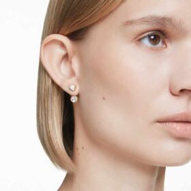 Pendientes «Imber» con diseño asimétrico, cortes mixtos, blancos y chapados en tono dorado