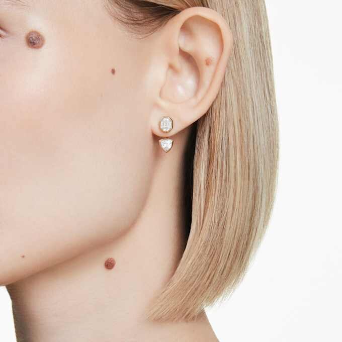 Pendientes «Imber» con diseño asimétrico, cortes mixtos, blancos y chapados en tono dorado Pendientes «Imber» con diseño asimétrico, cortes mixtos, blancos y chapados en tono dorado