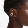 Pendientes tipo «ear cuff» Hyperbola con cortes variados, blancos, acabado en metales mixtos Pendientes tipo «ear cuff» Hyperbola con cortes variados, blancos, acabado en metales mixtos