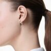 Pendientes «Una Angelic Drop» de corte redondo, blancos, chapados en rodio