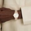 Reloj Imber de fabricación suiza, brazalete metálico, tono oro rosa, acabado en tono oro rosa Reloj Imber de fabricación suiza, brazalete metálico, tono oro rosa, acabado en tono oro rosa